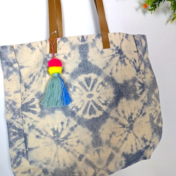 FINAL SALE 🌿CANVAS TOTE🌿 - Picture 2 of 4